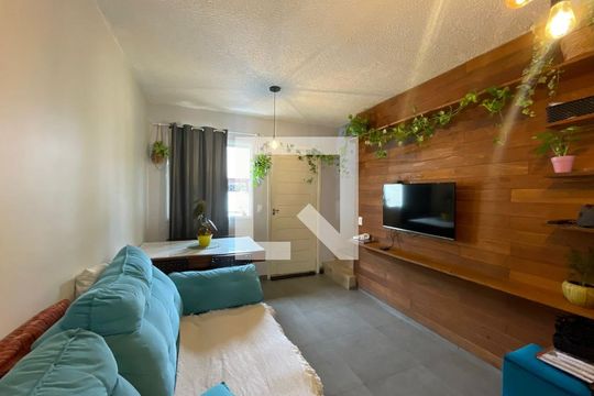 Sala de casa de condomínio à venda com 2 quartos, 105m² em Canudos, Novo Hamburgo