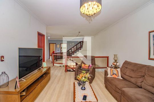 Sala Íntima de casa para alugar com 7 quartos, 450m² em Jardim Lindóia, Porto Alegre