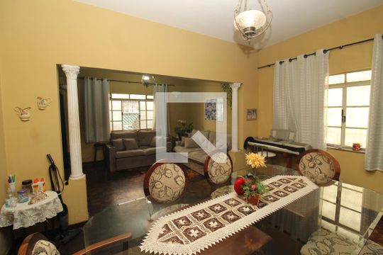 Sala de casa à venda com 4 quartos, 160m² em Cambuci, São Paulo