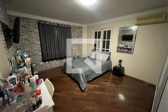 Quarto de casa para alugar com 4 quartos, 300m² em Vila Mariza Mazzei, São Paulo