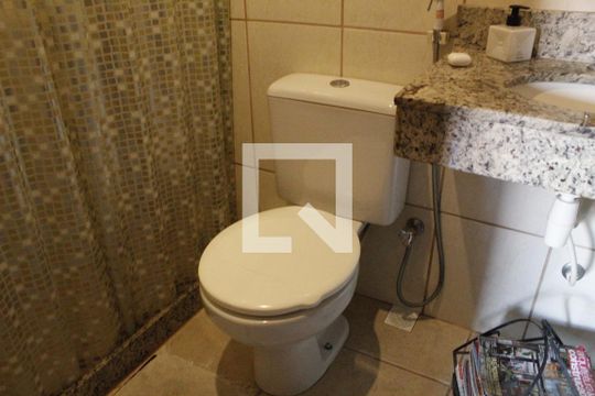 Banheiro Social de casa de condomínio à venda com 2 quartos, 350m² em Taquara, Rio de Janeiro