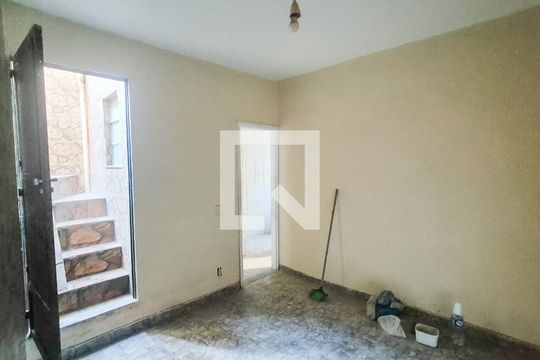 Quarto 1 de casa para alugar com 2 quartos, 90m² em Cordovil, Rio de Janeiro