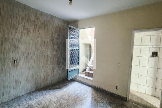 Quarto 1 de casa para alugar com 2 quartos, 90m² em Cordovil, Rio de Janeiro