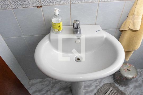 Lavabo de casa para alugar com 4 quartos, 300m² em Conceição, Diadema
