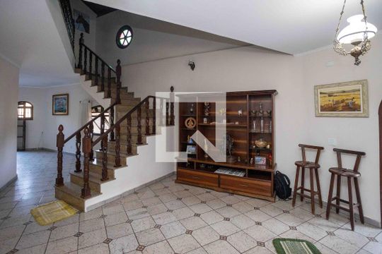 Sala de TV de casa para alugar com 4 quartos, 300m² em Conceição, Diadema