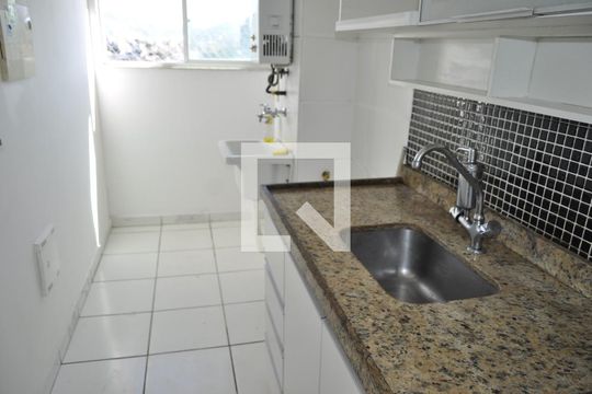 Apartamento para alugar com 3 quartos, 60m² em Del Castilho, Rio de Janeiro