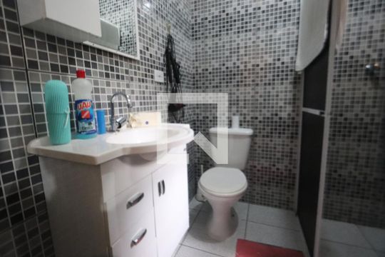 Banheiro da Suíte de casa à venda com 4 quartos, 125m² em Fazenda da Juta, São Paulo