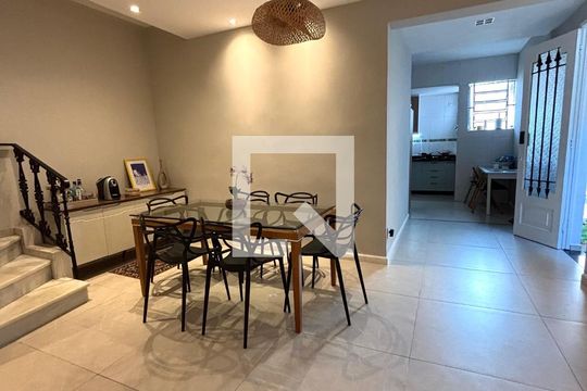 Sala de casa à venda com 4 quartos, 170m² em Tijuca, Rio de Janeiro