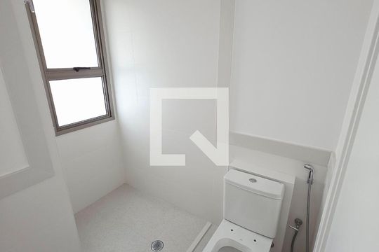 Banheiro de apartamento à venda com 4 quartos, 270m² em Vila Progredior, São Paulo