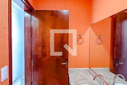 Lavabo de casa à venda com 3 quartos, 180m² em Vila Santa Isabel, São Paulo