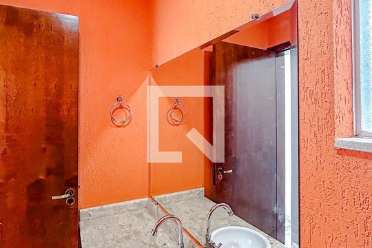 Lavabo de casa à venda com 3 quartos, 180m² em Vila Santa Isabel, São Paulo