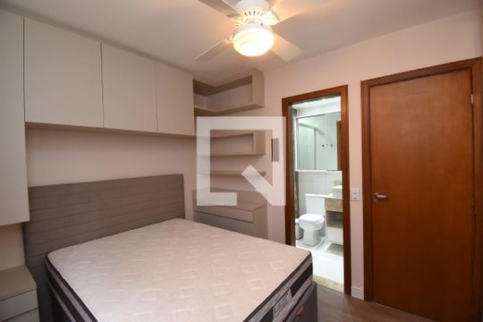 Suíte de apartamento à venda com 3 quartos, 80m² em Cabral, Curitiba