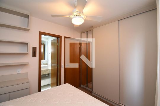 Suíte de apartamento à venda com 3 quartos, 80m² em Cabral, Curitiba