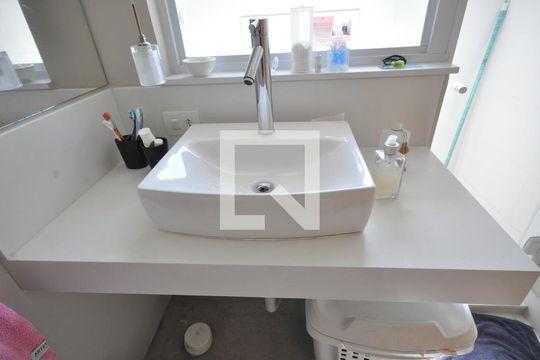 Banheiro do Quarto Suíte de casa à venda com 3 quartos, 85m² em Vila Nivi, São Paulo