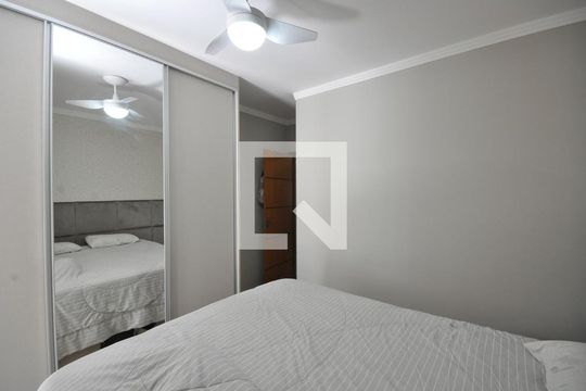 Quarto Suíte de casa à venda com 3 quartos, 85m² em Vila Nivi, São Paulo