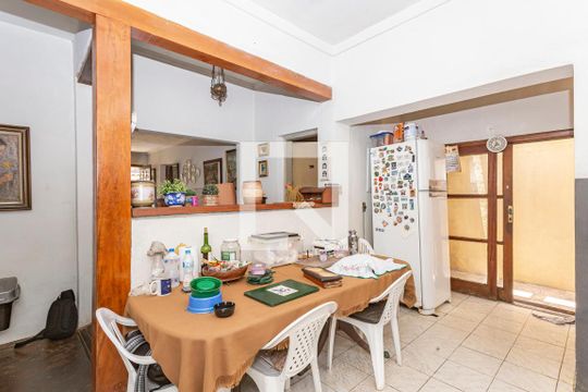 Casa à venda com 2 quartos, 250m² em Indianópolis, São Paulo