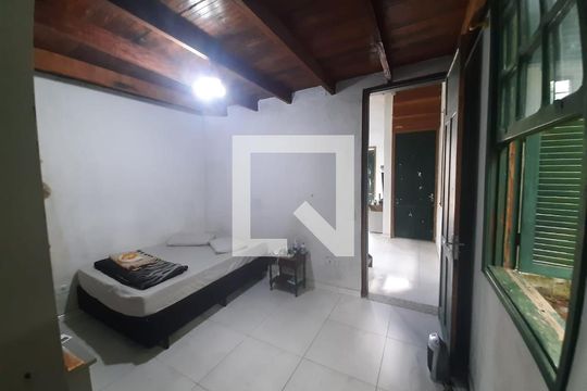 Quarto de casa para alugar com 3 quartos, 120m² em Parque Cerejeiras, Suzano
