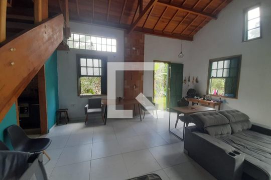 Sala de casa para alugar com 3 quartos, 120m² em Parque Cerejeiras, Suzano