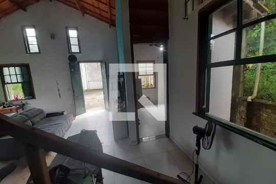 Sala de casa para alugar com 3 quartos, 120m² em Parque Cerejeiras, Suzano