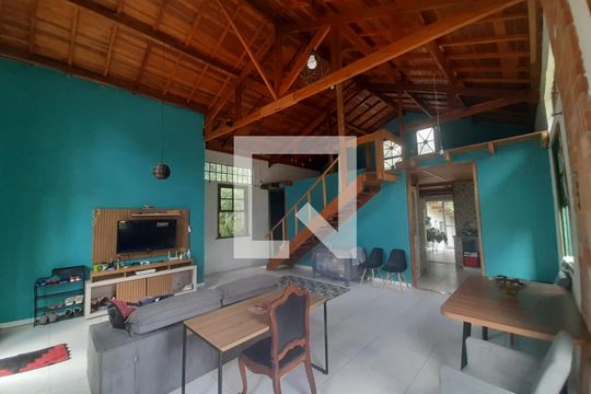 Sala de casa para alugar com 3 quartos, 120m² em Parque Cerejeiras, Suzano
