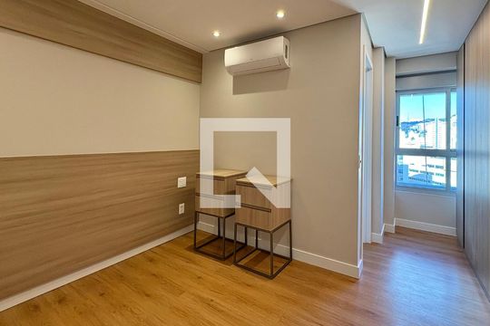 Suíte 1 de apartamento para alugar com 2 quartos, 75m² em Funcionários, Belo Horizonte