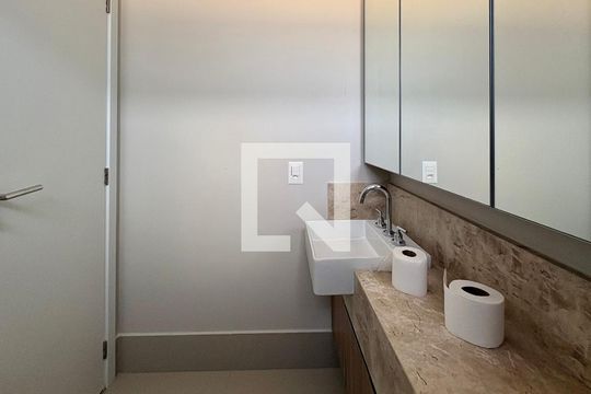 Banheiro da Suíte 1 de apartamento para alugar com 2 quartos, 75m² em Funcionários, Belo Horizonte