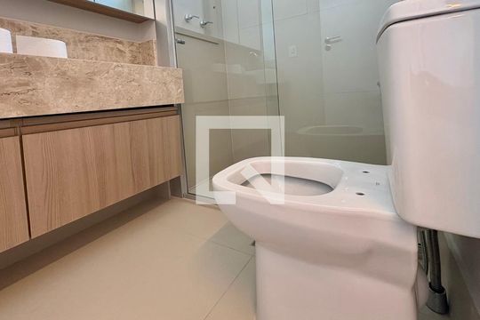 Banheiro da Suíte 1 de apartamento para alugar com 2 quartos, 75m² em Funcionários, Belo Horizonte