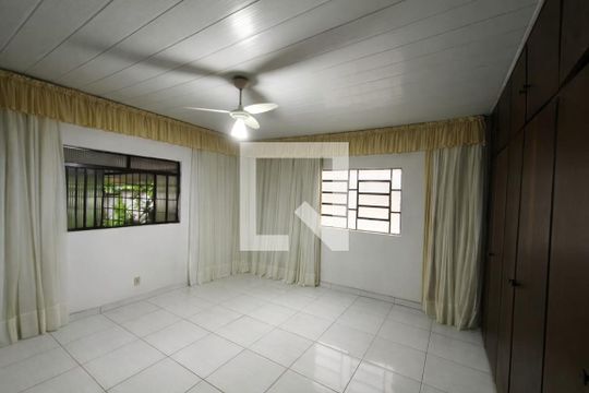 Quarto de casa para alugar com 3 quartos, 450m² em Setor Marista, Goiânia