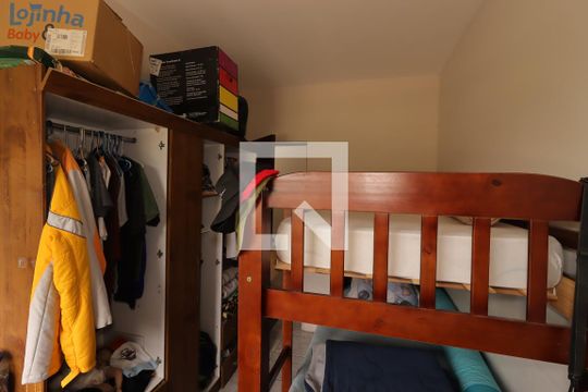 Quarto 2 de casa para alugar com 4 quartos, 235m² em Parque Gerassi, Santo André