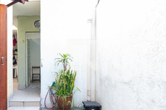 Entrada de kitnet/studio para alugar com 1 quarto, 25m² em Pompeia, São Paulo