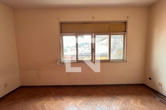 Sala de casa à venda com 2 quartos, 100m² em Inhaúma, Rio de Janeiro
