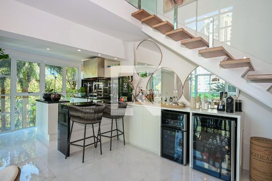 Sala de apartamento à venda com 4 quartos, 211m² em Parque do Morumbi, São Paulo