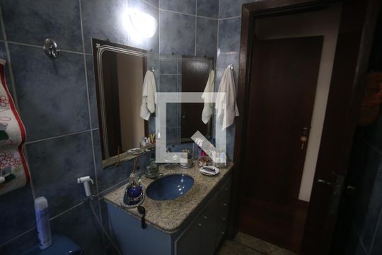 Banheiro de apartamento para alugar com 3 quartos, 176m² em Nova Suíça, Belo Horizonte