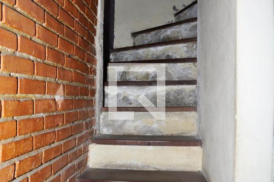 Detalhe - Escada Interna de casa à venda com 2 quartos, 150m² em Vila Teresinha, São Paulo