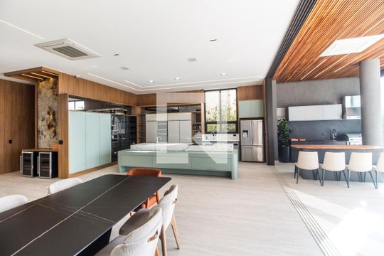 Sala  de casa de condomínio à venda com 4 quartos, 900m² em Colinas da Anhanguera, Santana de Parnaíba
