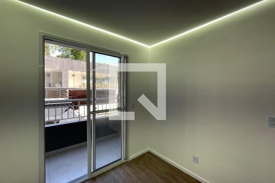 Sala de apartamento para alugar com 2 quartos, 58m² em Jardim Belizário, Cotia