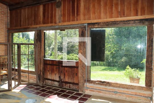 Casa de Condomínio para alugar com 3 quartos, 300m² em Vila Real Moinho Velho, Embu das Artes