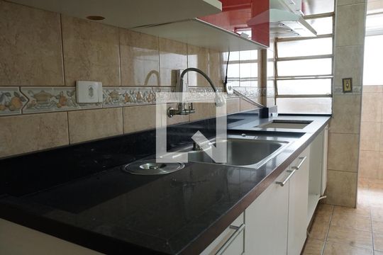 Cozinha de apartamento à venda com 2 quartos, 60m² em Jardim Barbosa, Guarulhos
