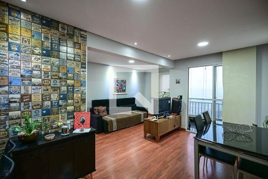 Sala de apartamento à venda com 2 quartos, 63m² em Jardim Caner, Taboão da Serra