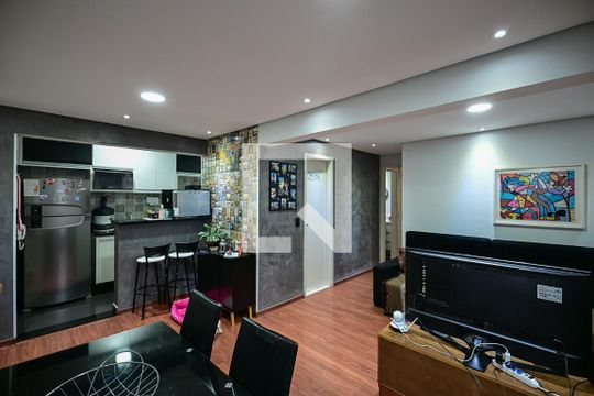 Sala de apartamento à venda com 2 quartos, 63m² em Jardim Caner, Taboão da Serra