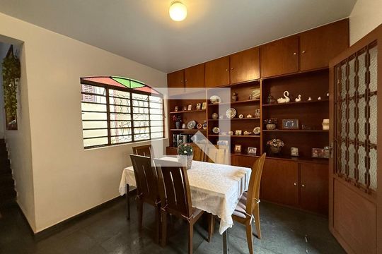 Casa à venda com 4 quartos, 225m² em Havaí, Belo Horizonte