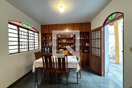 Casa à venda com 4 quartos, 225m² em Havaí, Belo Horizonte