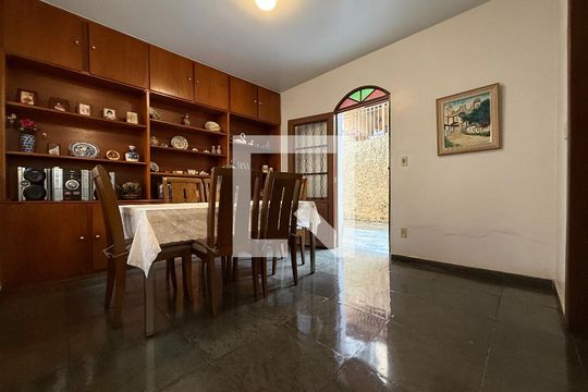 Casa à venda com 4 quartos, 225m² em Havaí, Belo Horizonte
