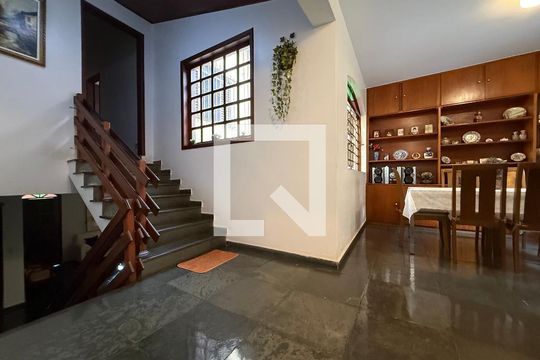 Casa à venda com 4 quartos, 225m² em Havaí, Belo Horizonte
