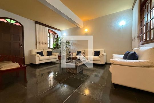 Casa à venda com 4 quartos, 225m² em Havaí, Belo Horizonte