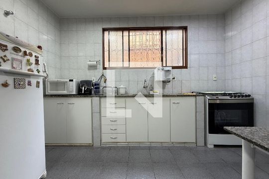 Casa à venda com 4 quartos, 225m² em Havaí, Belo Horizonte
