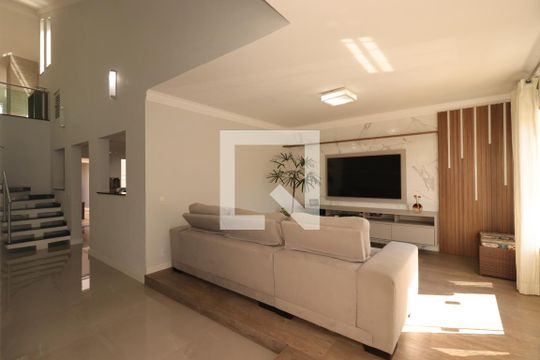 Casa à venda com 4 quartos, 354m² em Vila Camilópolis, Santo André