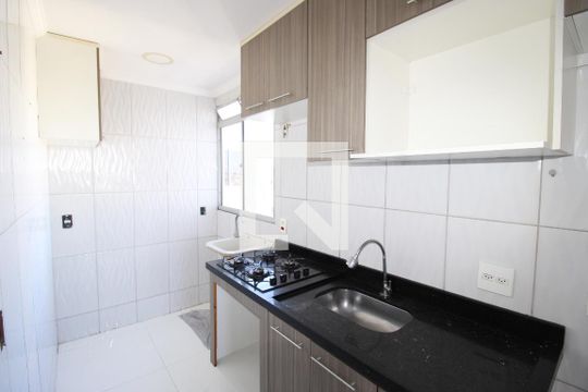 Sala /  Cozinha de apartamento para alugar com 2 quartos, 39m² em Núcleo Lageado, São Paulo
