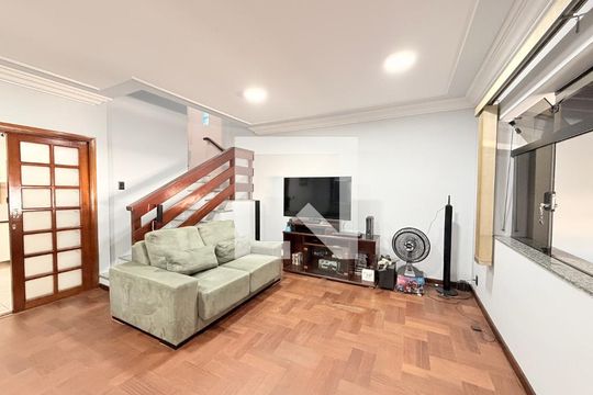 Sala de casa à venda com 5 quartos, 284m² em Vila Bandeirantes, Jundiaí
