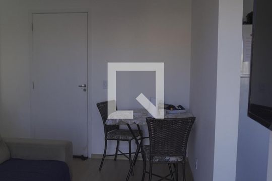 Apartamento à venda com 2 quartos, 47m² em Vila Carmosina, São Paulo